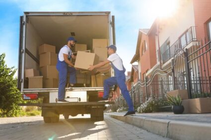 Reasons Why You Should Opt for Professional Movers and Packers?