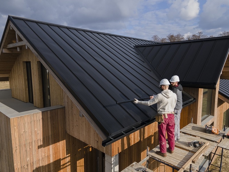Roof Ridge Raising: How a Contractor in Waddinxveen Can Transform Your Home